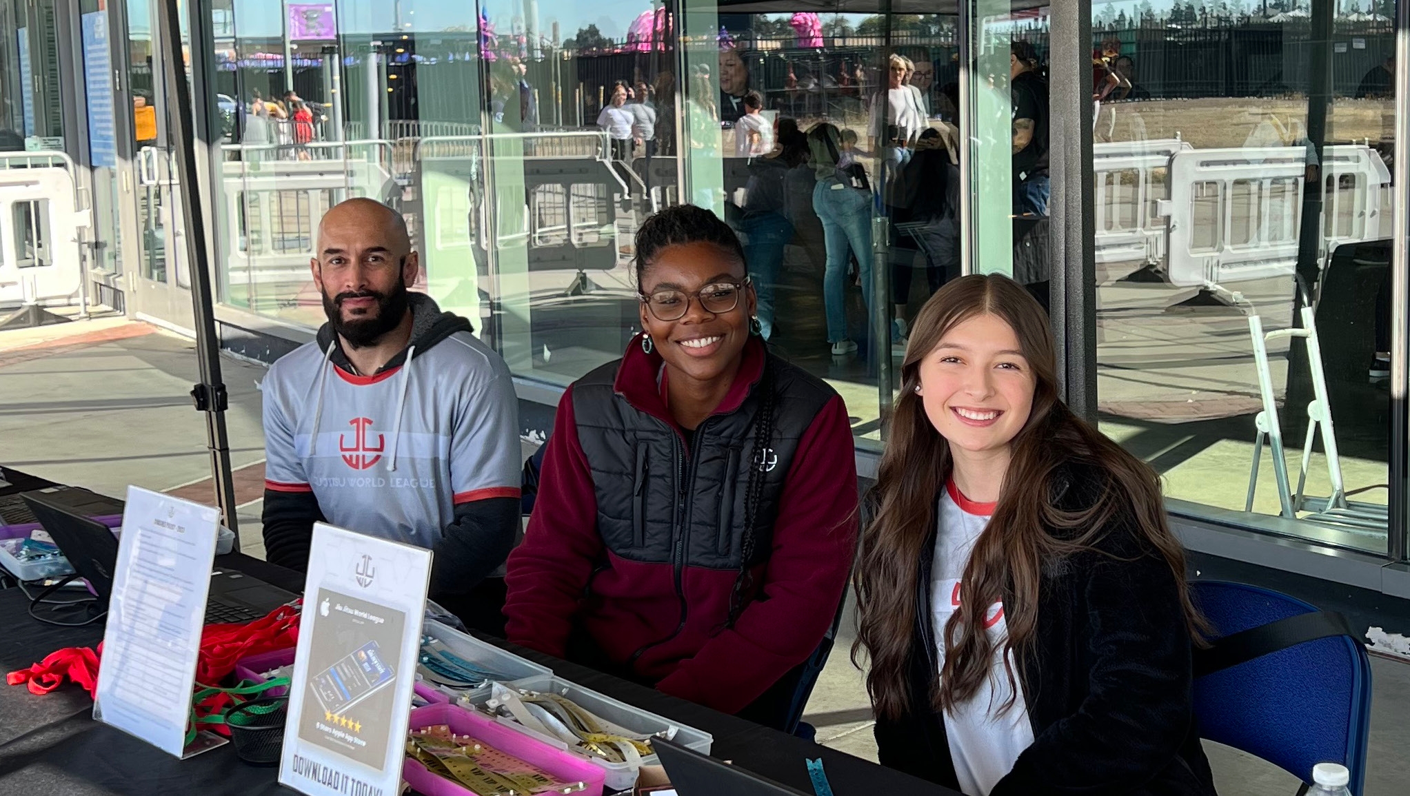 ExtExternship prernship proogrgram pram proovidevides Sts Stoocktckton yon youthouth with expwith experienceriencee, skills, and inc, skills, and incomeome Featured